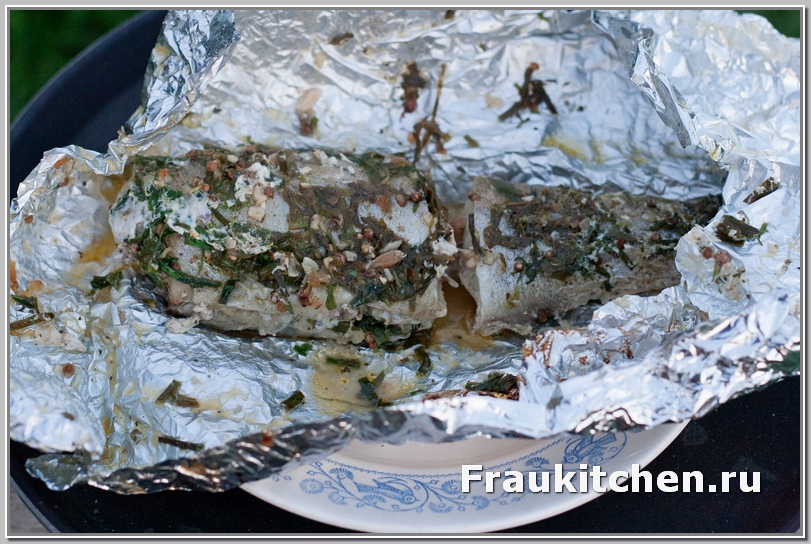 Рыба Запеченная в Фольге с Луковым Маслом готова